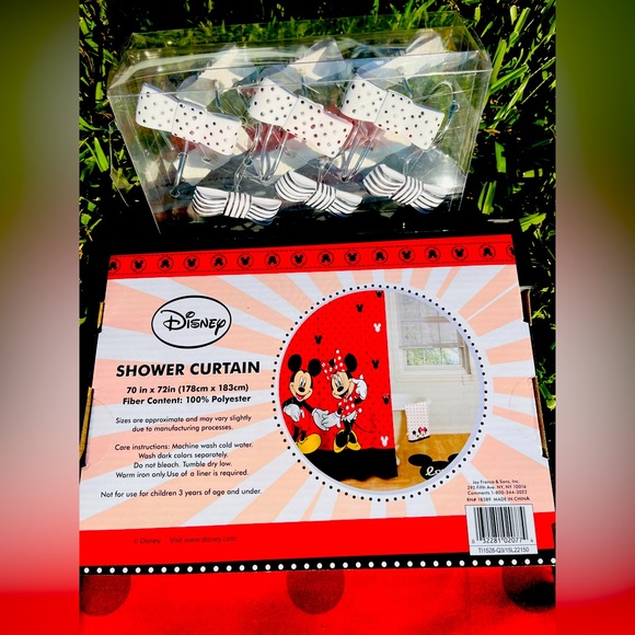 Disney Mickey & Minnie Shower Curtain with bow hooks included - Picture 2 of 4